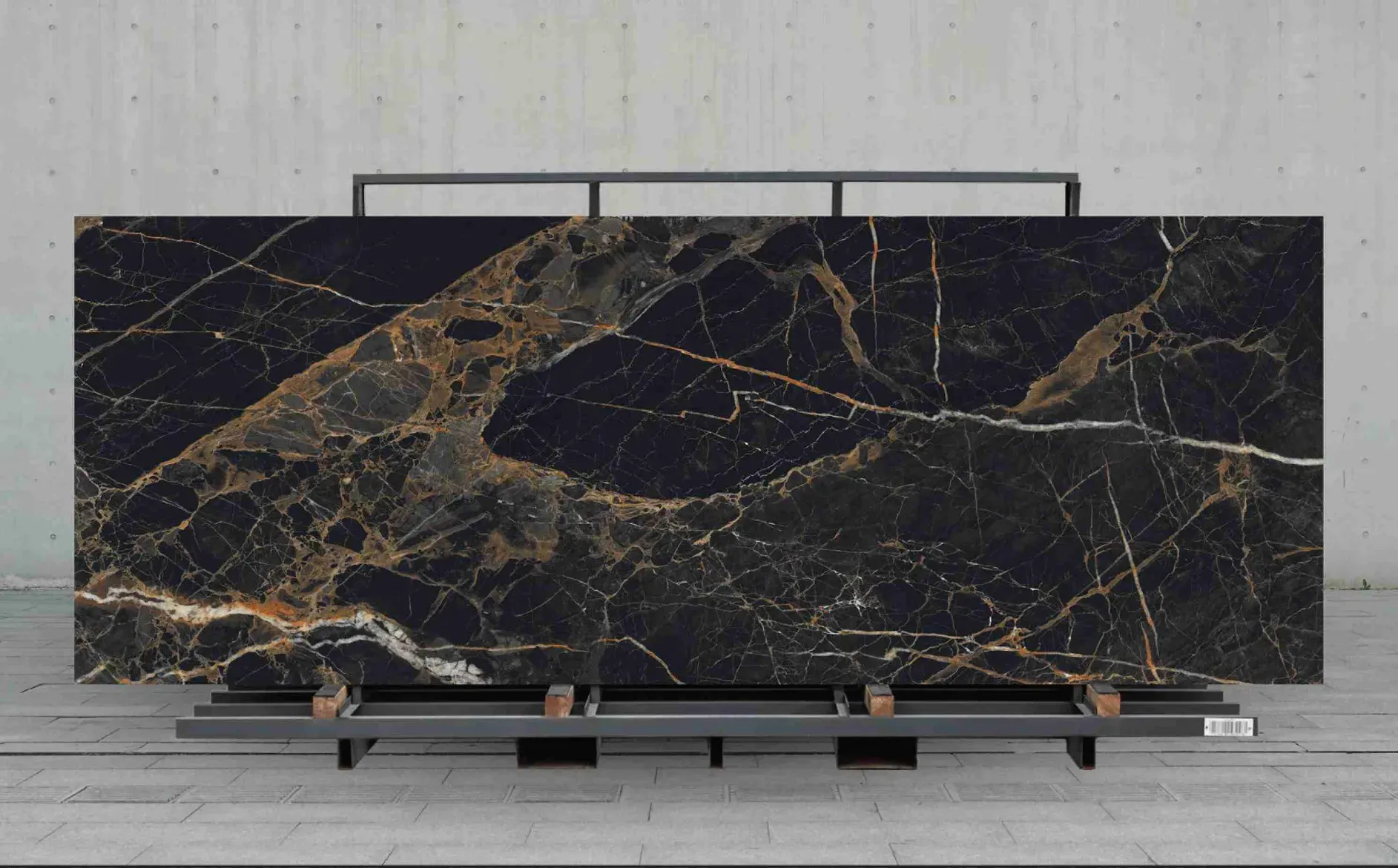 Horse Brown - Luxury porcelain